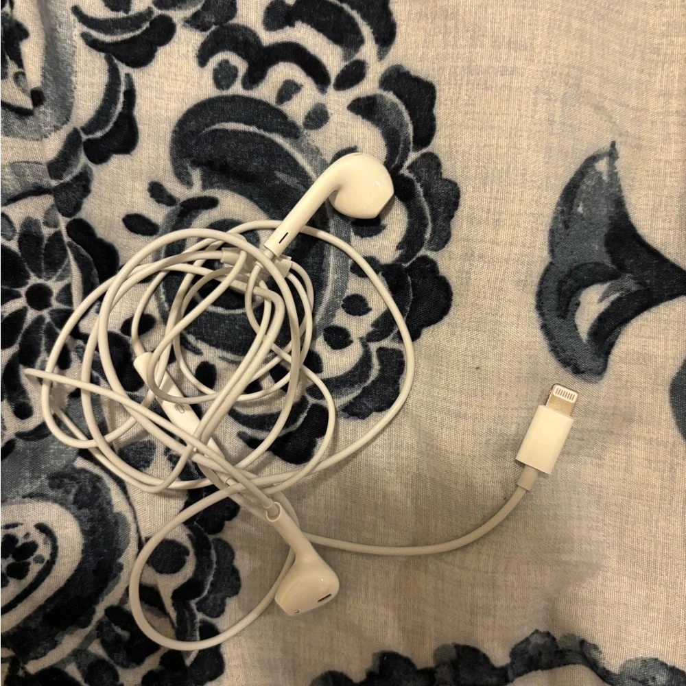 Apple White EarPods with Lightning Connector